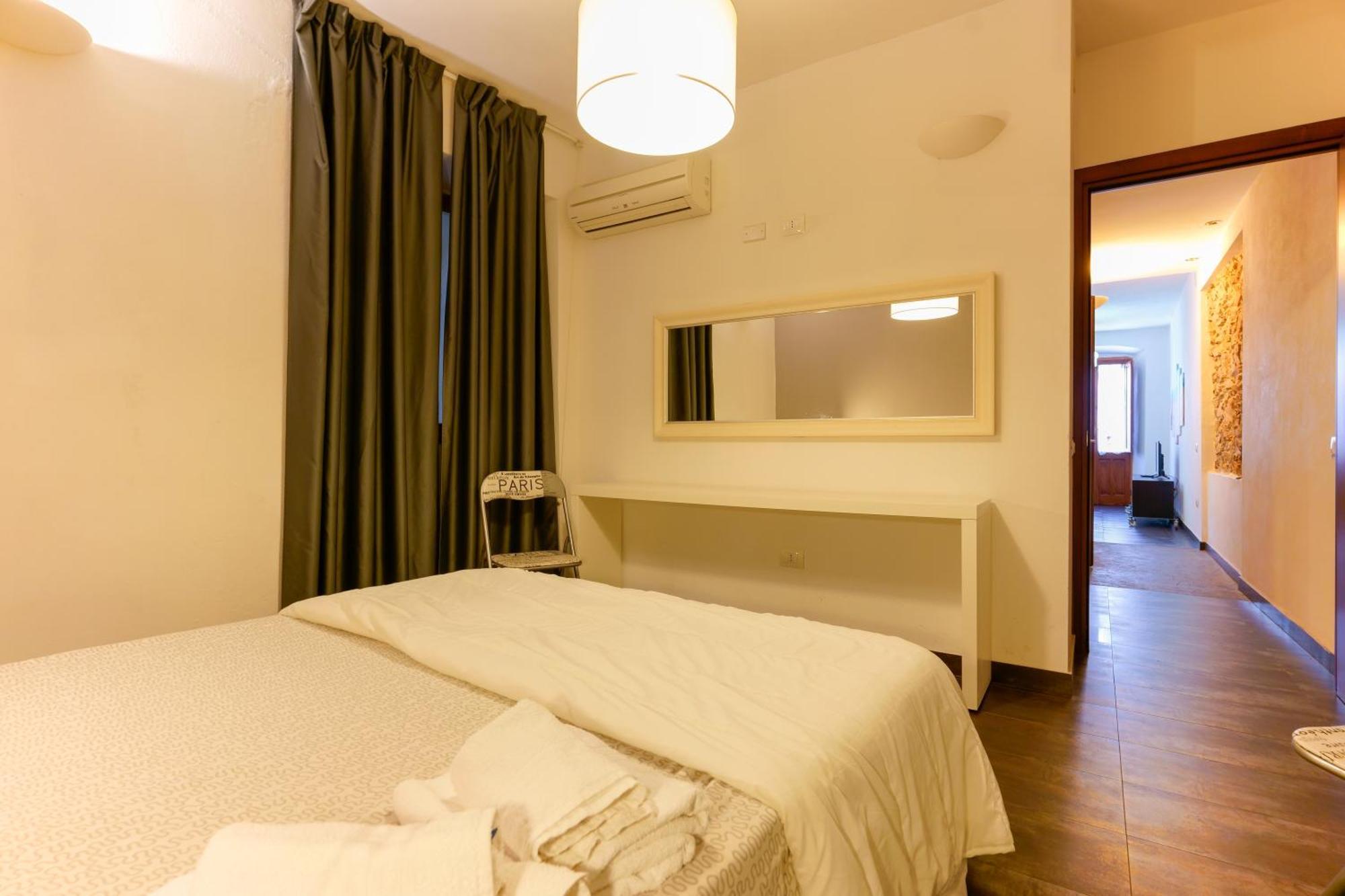 Hotel Il Palazz8 Iglesias Habitación foto